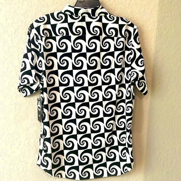 NWT RVCA  Regular Fit size M casual button down shirt - Picture 3 of 7